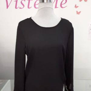 Blusa negra con nudo