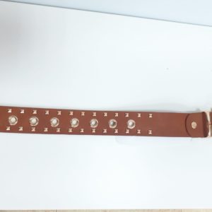 Cinturón marrón tachuelas