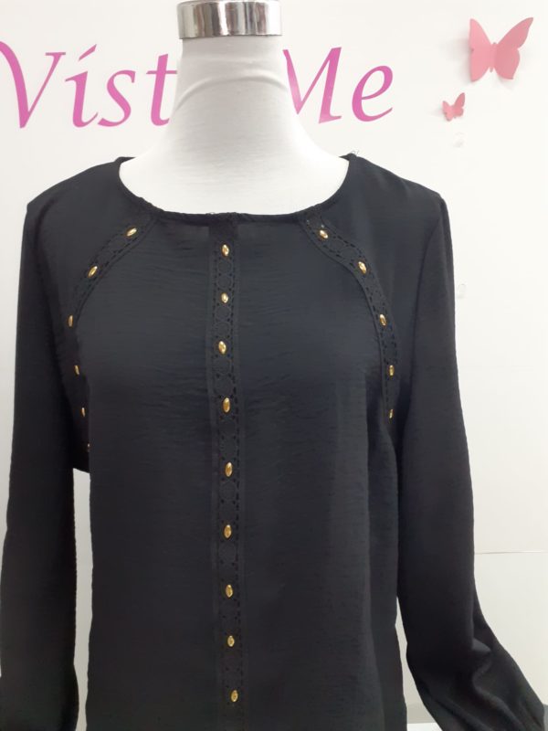 Blusa negra tachuelas - Imagen 2