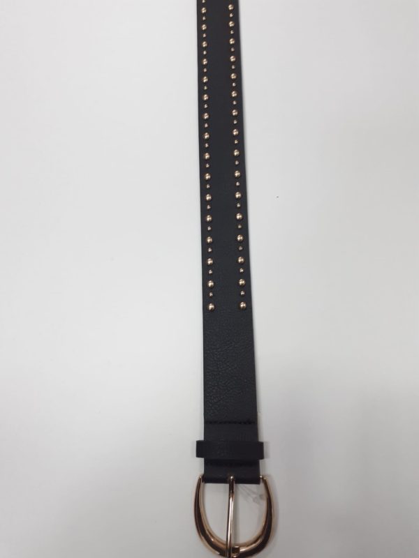 Cinturón negro tachuelas