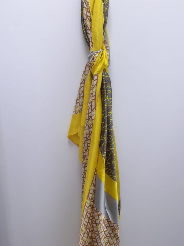 Pañuelo seda amarillo