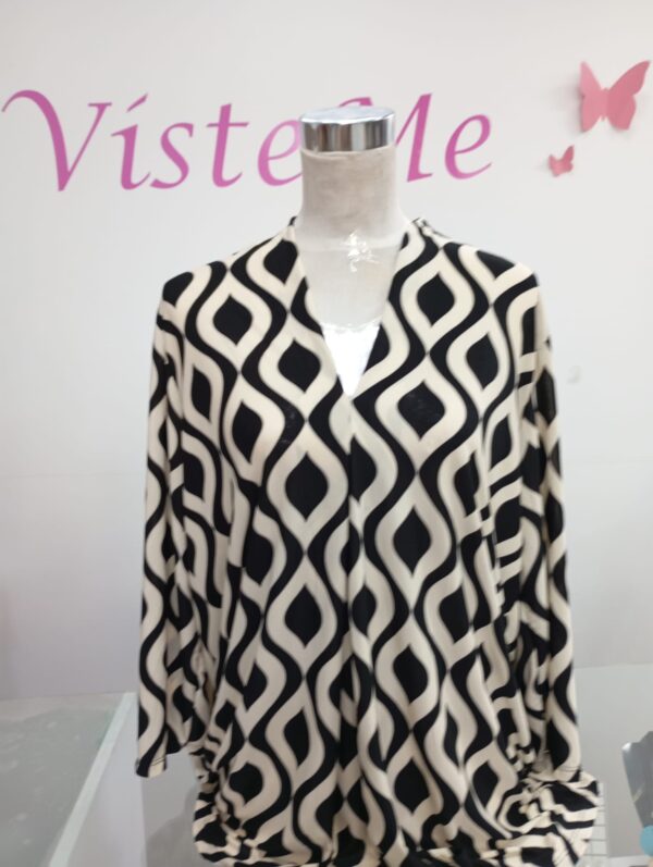 Blusa asimétrica