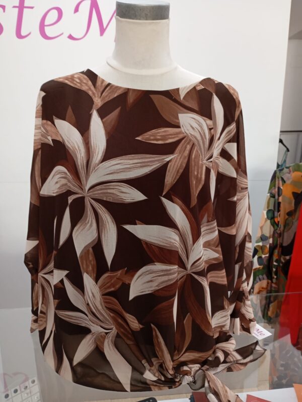 Blusa estampada nudo