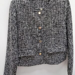 Chaqueta negra botones